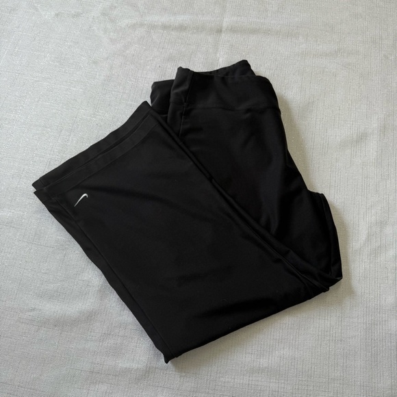 NIKE DRI FIT WOMENS PULL ON ATHLETIC YOGA CAPRIS PANTS SIZE M - Picture 1 of 8
